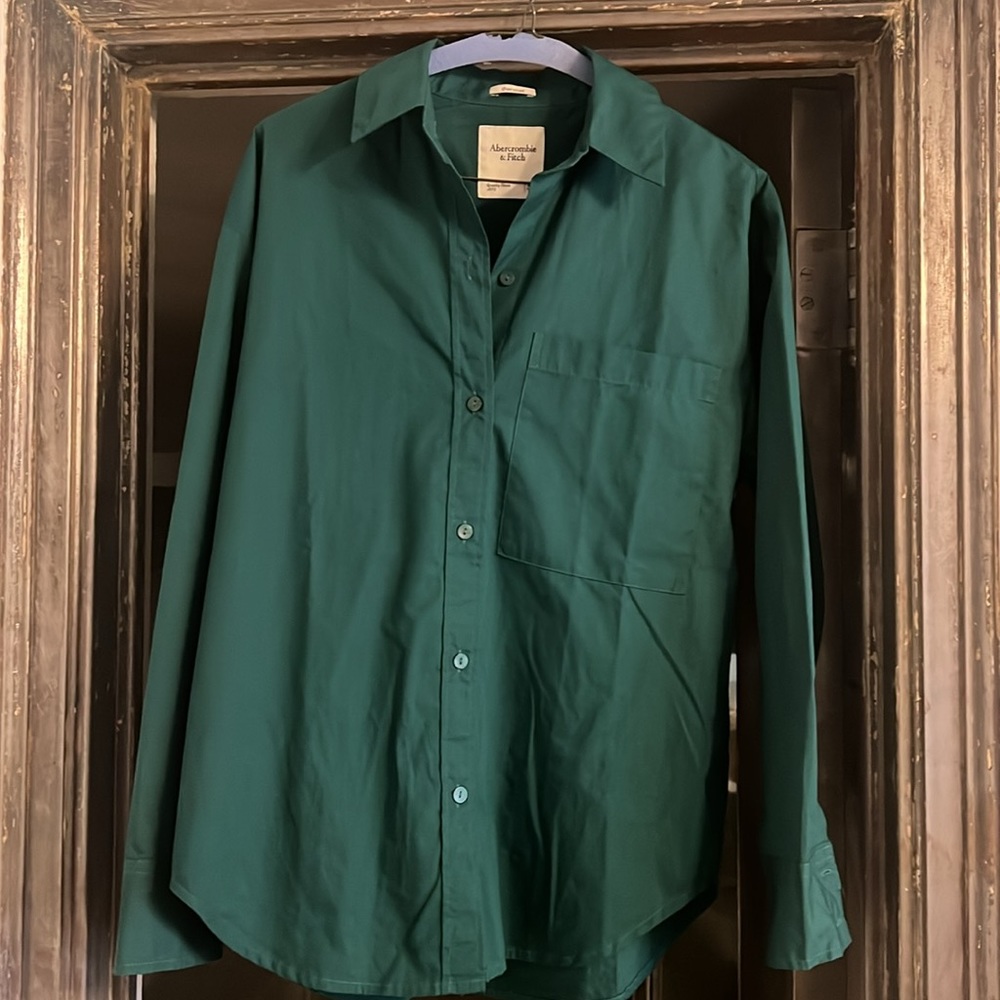 Abercrombie and Fitch Button Down. Size: XXS. Color: green. Great Condition.